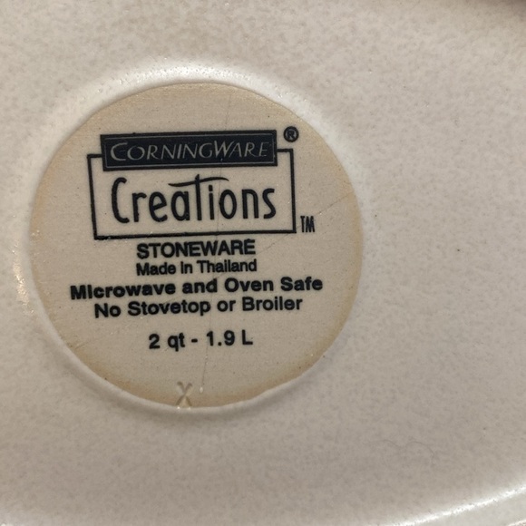 CORNING WARE CREATIONS 2 QT. BEIGE STONEWARE CASSEROLE
DISH W/ COVER - Picture 7 of 16